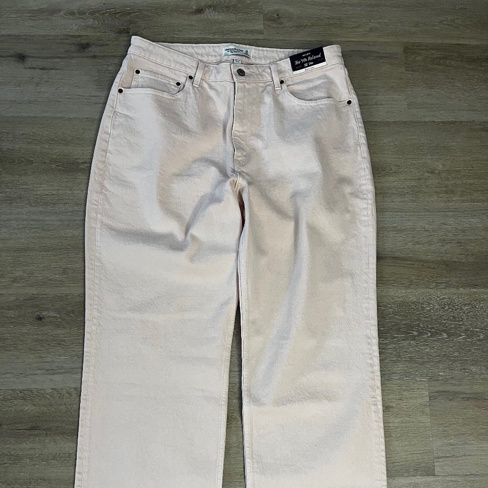 Abercrombie & Fitch High-Rise Jeans in Light Pink